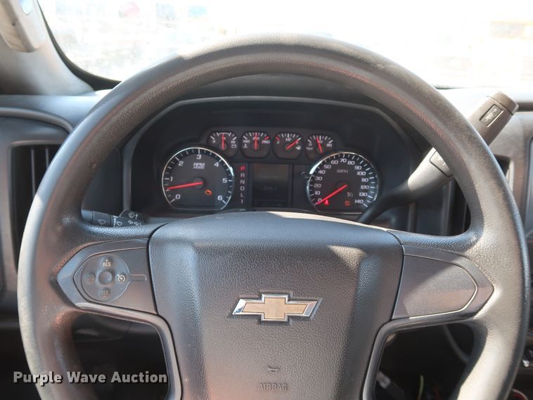 image for item IY9129 2017 Chevrolet Silverado 3500HD  utility bed pickup truck