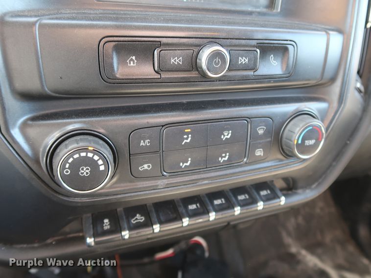 image for item IY9129 2017 Chevrolet Silverado 3500HD  utility bed pickup truck