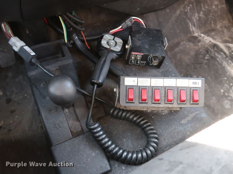 image for item IY9129 2017 Chevrolet Silverado 3500HD  utility bed pickup truck