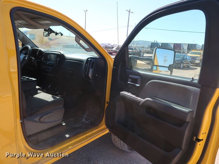 image for item IY9129 2017 Chevrolet Silverado 3500HD  utility bed pickup truck