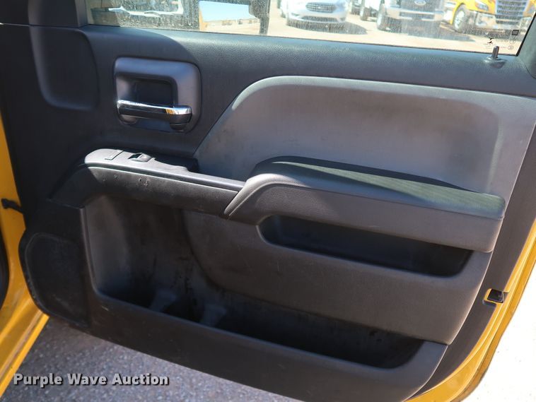 image for item IY9129 2017 Chevrolet Silverado 3500HD  utility bed pickup truck