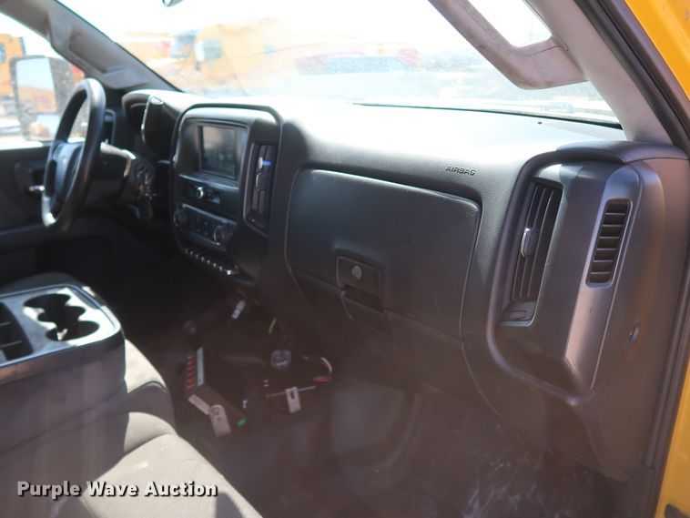 image for item IY9129 2017 Chevrolet Silverado 3500HD  utility bed pickup truck