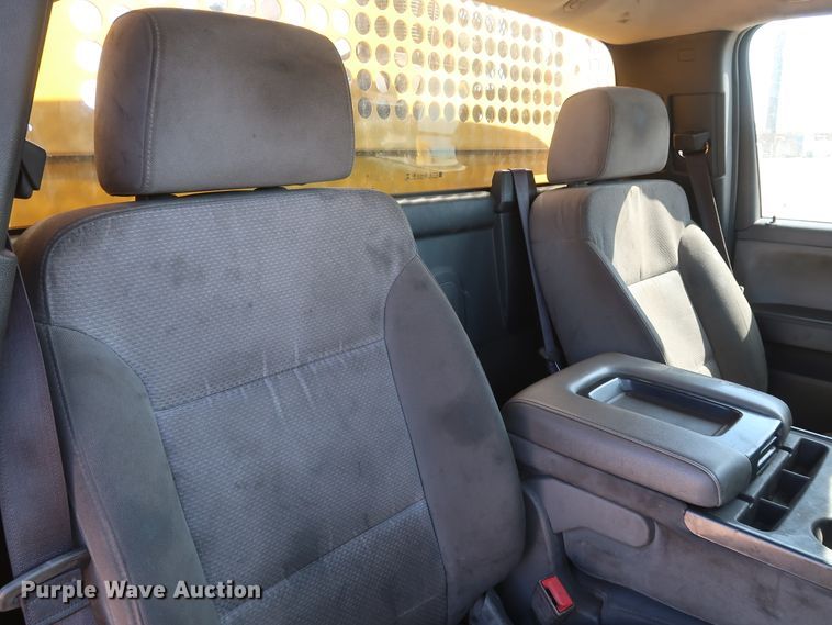 image for item IY9129 2017 Chevrolet Silverado 3500HD  utility bed pickup truck