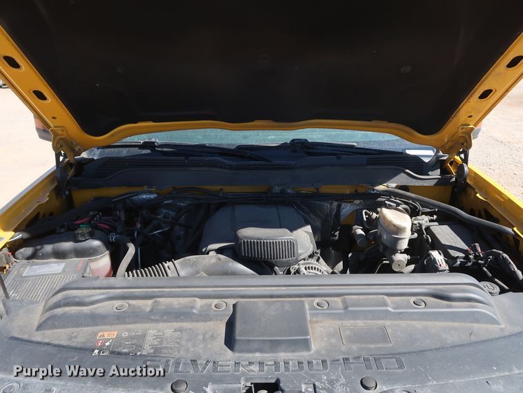 image for item IY9129 2017 Chevrolet Silverado 3500HD  utility bed pickup truck