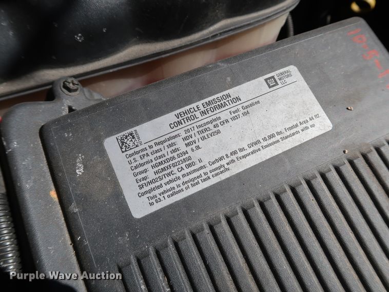 image for item IY9129 2017 Chevrolet Silverado 3500HD  utility bed pickup truck