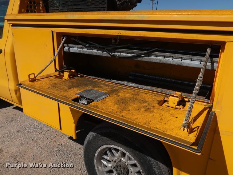 image for item IY9129 2017 Chevrolet Silverado 3500HD  utility bed pickup truck