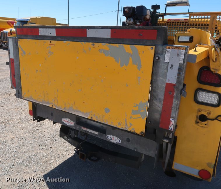 image for item IY9129 2017 Chevrolet Silverado 3500HD  utility bed pickup truck