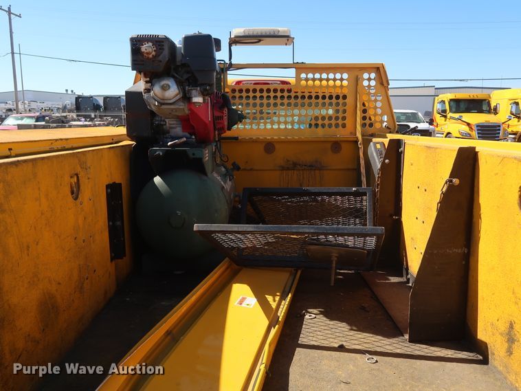 image for item IY9129 2017 Chevrolet Silverado 3500HD  utility bed pickup truck