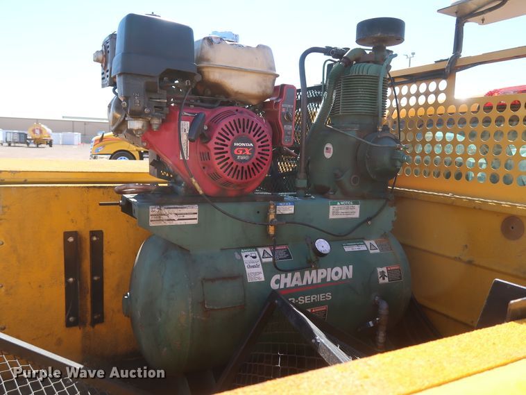 image for item IY9129 2017 Chevrolet Silverado 3500HD  utility bed pickup truck