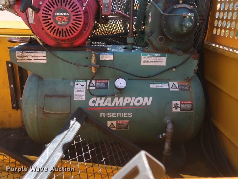 image for item IY9129 2017 Chevrolet Silverado 3500HD  utility bed pickup truck