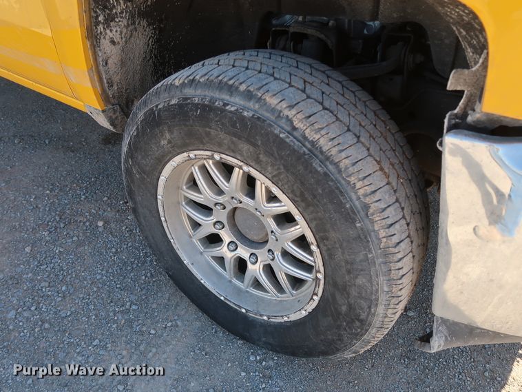 image for item IY9129 2017 Chevrolet Silverado 3500HD  utility bed pickup truck