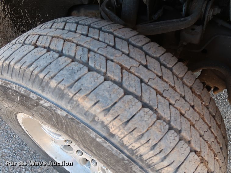 image for item IY9129 2017 Chevrolet Silverado 3500HD  utility bed pickup truck