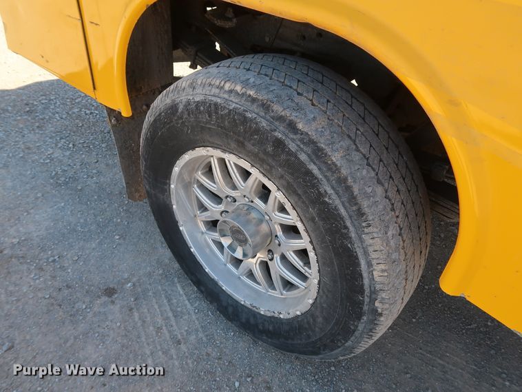 image for item IY9129 2017 Chevrolet Silverado 3500HD  utility bed pickup truck