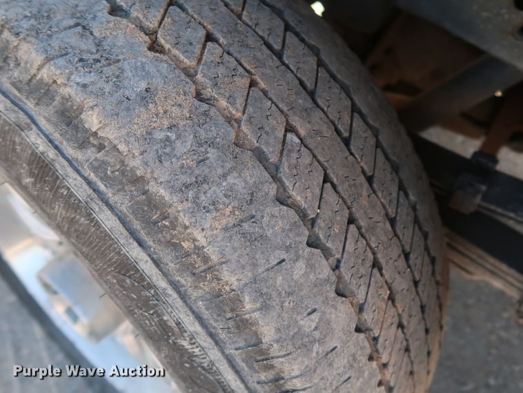 image for item IY9129 2017 Chevrolet Silverado 3500HD  utility bed pickup truck