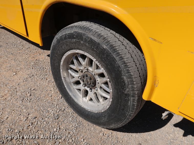 image for item IY9129 2017 Chevrolet Silverado 3500HD  utility bed pickup truck