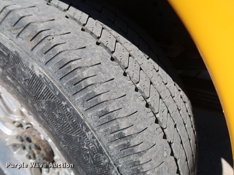 image for item IY9129 2017 Chevrolet Silverado 3500HD  utility bed pickup truck