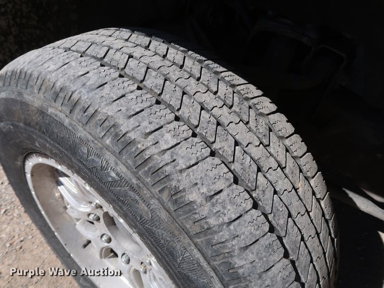 image for item IY9129 2017 Chevrolet Silverado 3500HD  utility bed pickup truck