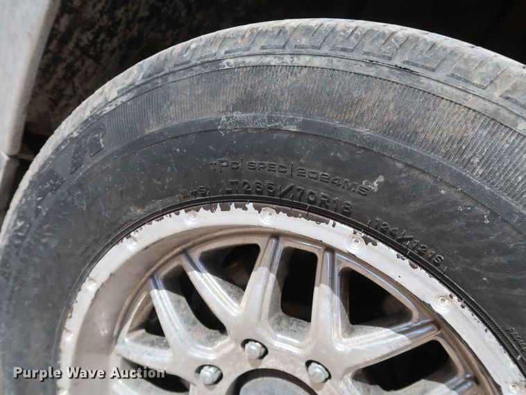 image for item IY9129 2017 Chevrolet Silverado 3500HD  utility bed pickup truck