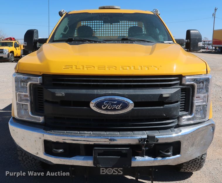 image for item IY9130 2017 Ford F350 Super Duty XL  utility bed pickup truck