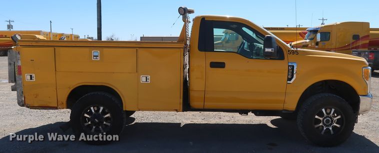 image for item IY9130 2017 Ford F350 Super Duty XL  utility bed pickup truck