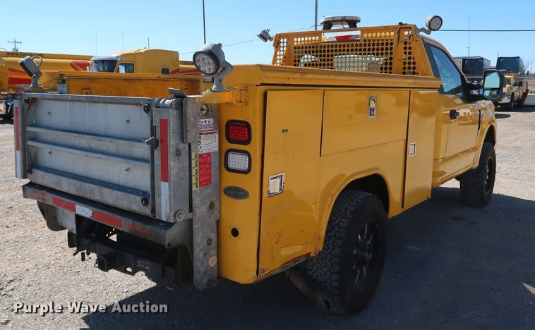 image for item IY9130 2017 Ford F350 Super Duty XL  utility bed pickup truck