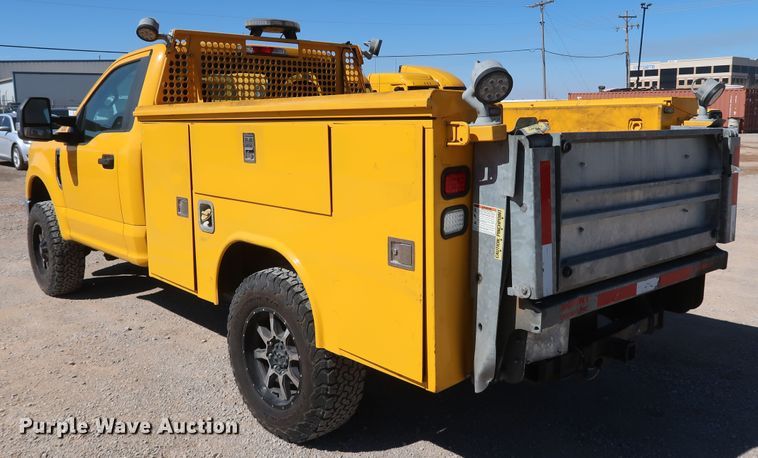 image for item IY9130 2017 Ford F350 Super Duty XL  utility bed pickup truck