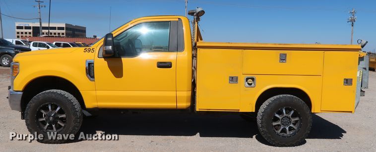 image for item IY9130 2017 Ford F350 Super Duty XL  utility bed pickup truck