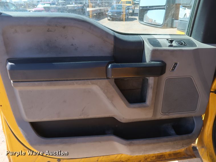 image for item IY9130 2017 Ford F350 Super Duty XL  utility bed pickup truck