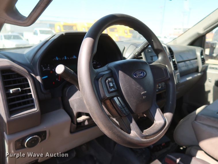 image for item IY9130 2017 Ford F350 Super Duty XL  utility bed pickup truck