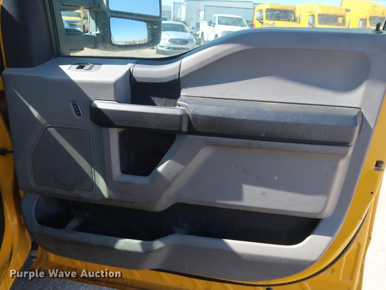 image for item IY9130 2017 Ford F350 Super Duty XL  utility bed pickup truck