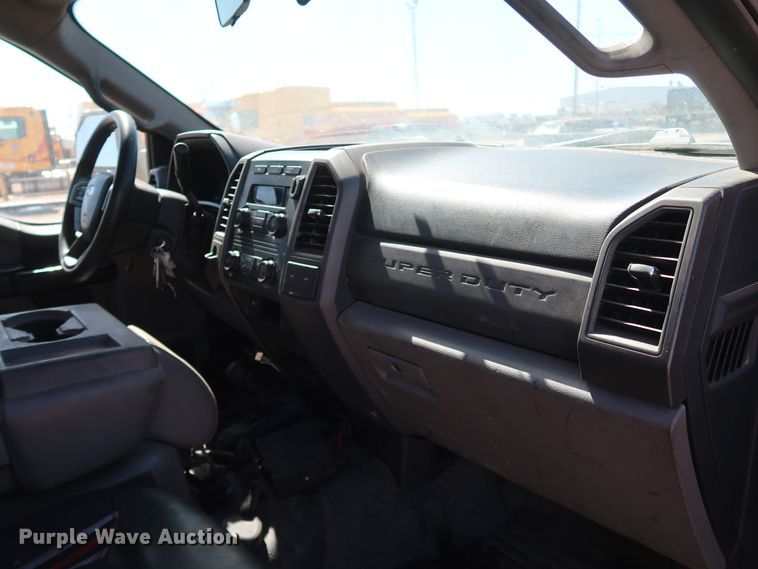 image for item IY9130 2017 Ford F350 Super Duty XL  utility bed pickup truck