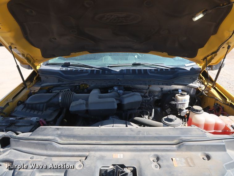 image for item IY9130 2017 Ford F350 Super Duty XL  utility bed pickup truck