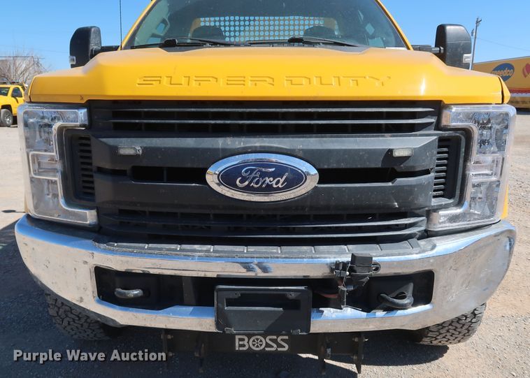 image for item IY9130 2017 Ford F350 Super Duty XL  utility bed pickup truck