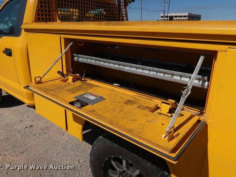 image for item IY9130 2017 Ford F350 Super Duty XL  utility bed pickup truck