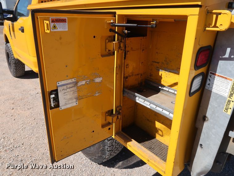 image for item IY9130 2017 Ford F350 Super Duty XL  utility bed pickup truck