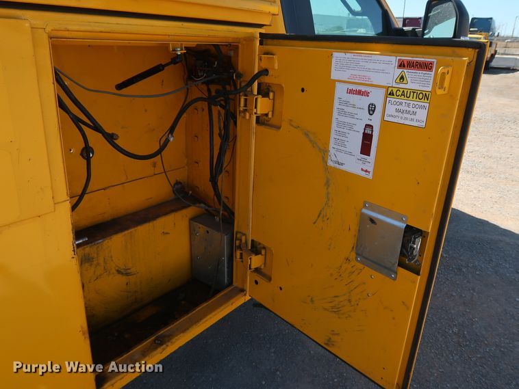 image for item IY9130 2017 Ford F350 Super Duty XL  utility bed pickup truck