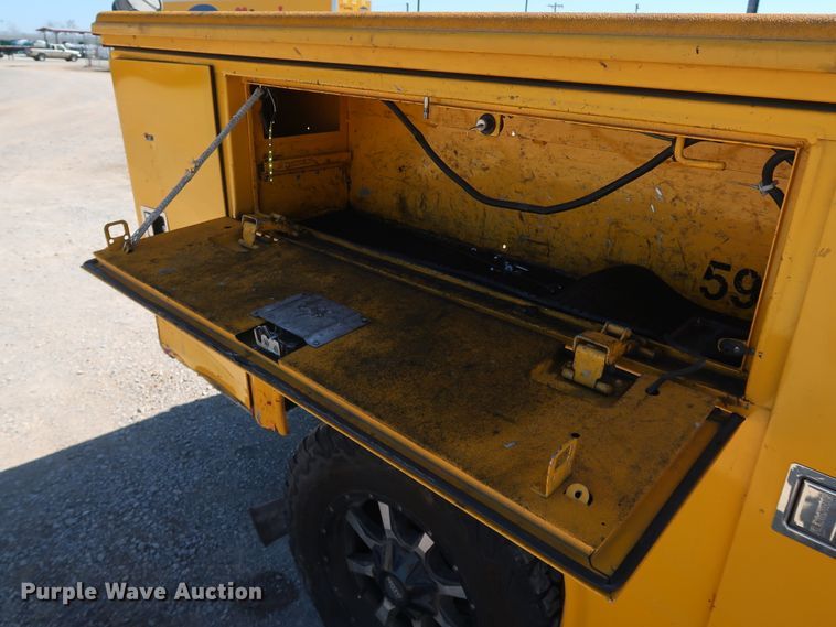 image for item IY9130 2017 Ford F350 Super Duty XL  utility bed pickup truck