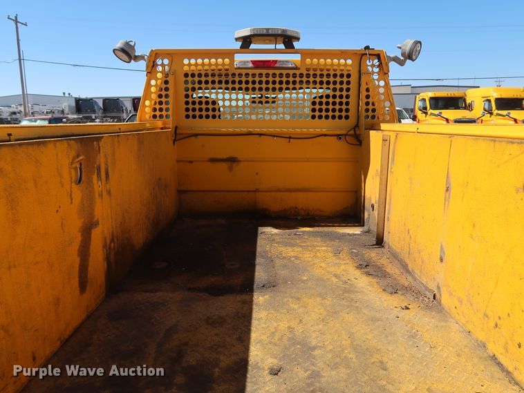 image for item IY9130 2017 Ford F350 Super Duty XL  utility bed pickup truck