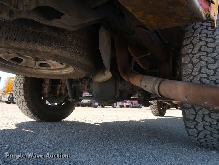 image for item IY9130 2017 Ford F350 Super Duty XL  utility bed pickup truck