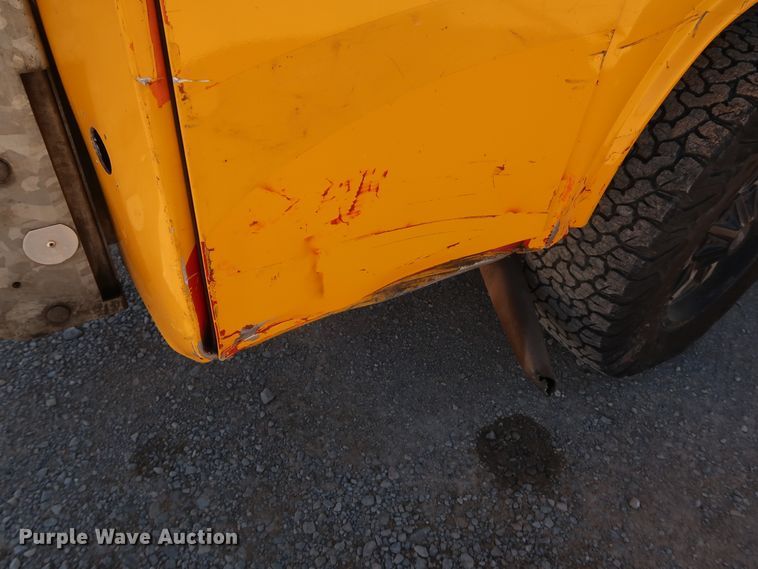 image for item IY9130 2017 Ford F350 Super Duty XL  utility bed pickup truck