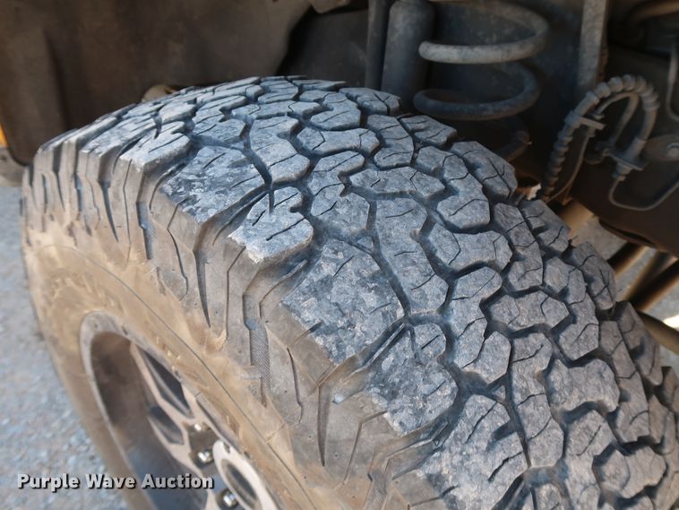 image for item IY9130 2017 Ford F350 Super Duty XL  utility bed pickup truck