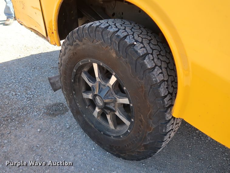 image for item IY9130 2017 Ford F350 Super Duty XL  utility bed pickup truck