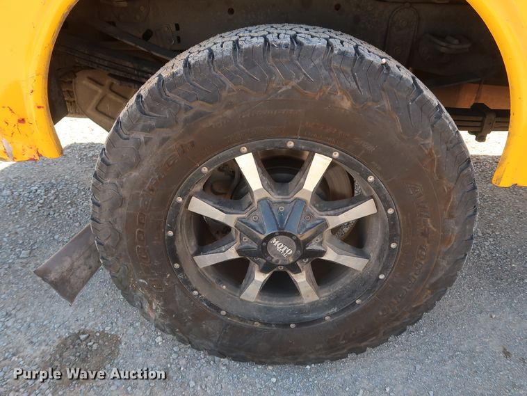 image for item IY9130 2017 Ford F350 Super Duty XL  utility bed pickup truck