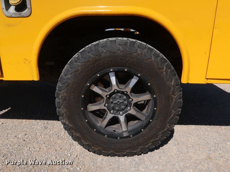 image for item IY9130 2017 Ford F350 Super Duty XL  utility bed pickup truck