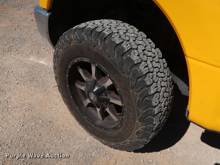 image for item IY9130 2017 Ford F350 Super Duty XL  utility bed pickup truck