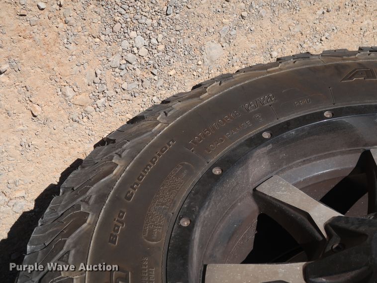 image for item IY9130 2017 Ford F350 Super Duty XL  utility bed pickup truck