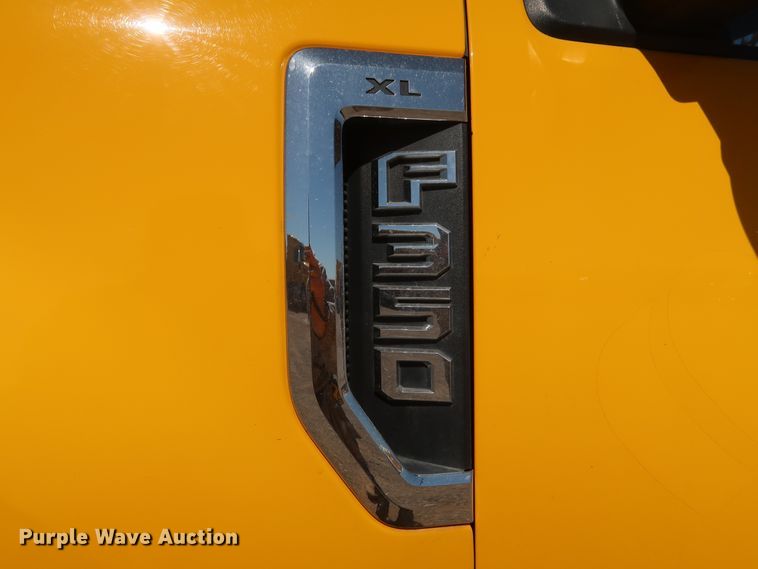 image for item IY9130 2017 Ford F350 Super Duty XL  utility bed pickup truck