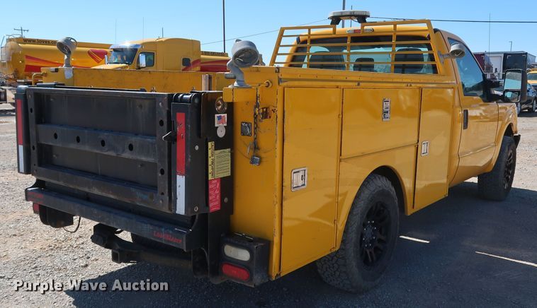 image for item IY9131 2015 Ford F350 Super Duty  utility bed pickup truck