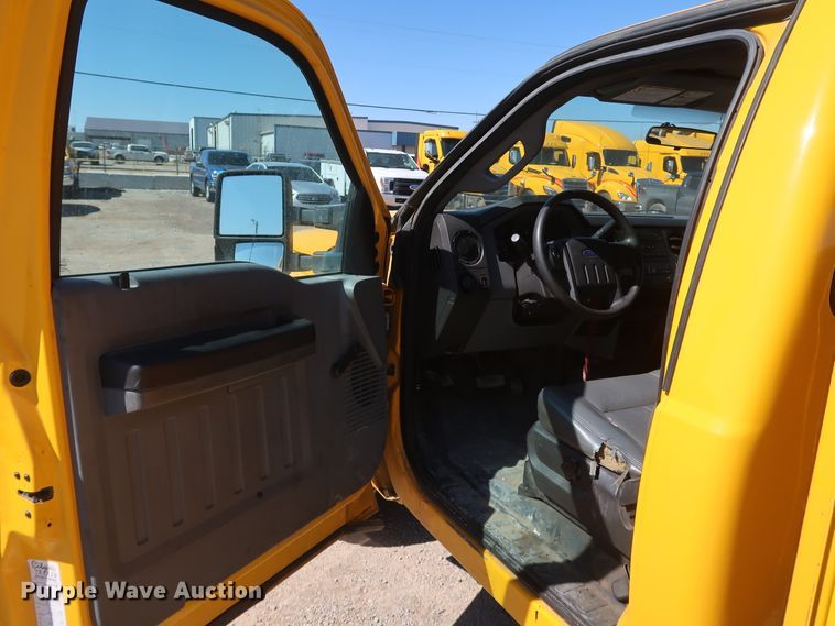 image for item IY9131 2015 Ford F350 Super Duty  utility bed pickup truck