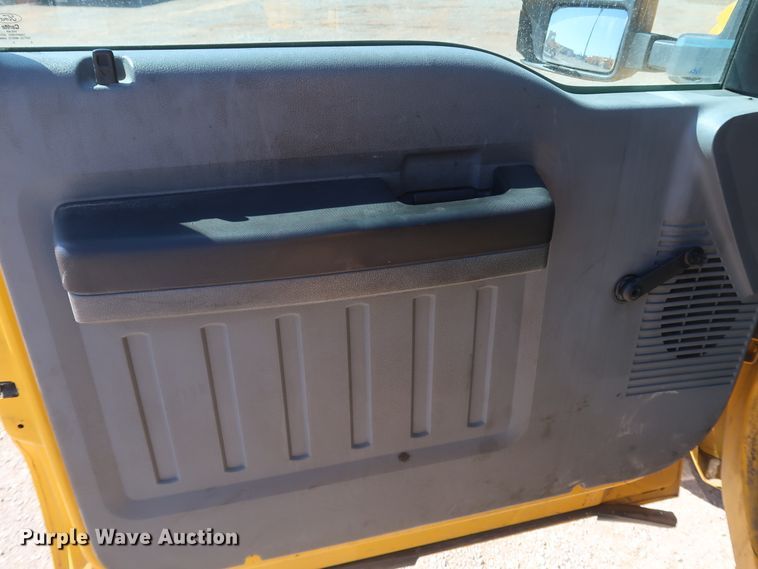 image for item IY9131 2015 Ford F350 Super Duty  utility bed pickup truck